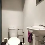2 Bedroom Cozy In Apartment *